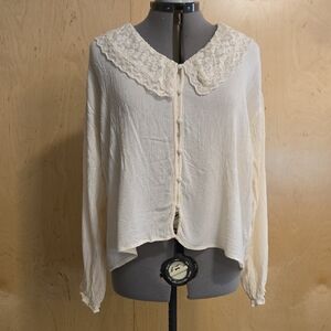 Dex Cream Button-Up Blouse with Lace Collar